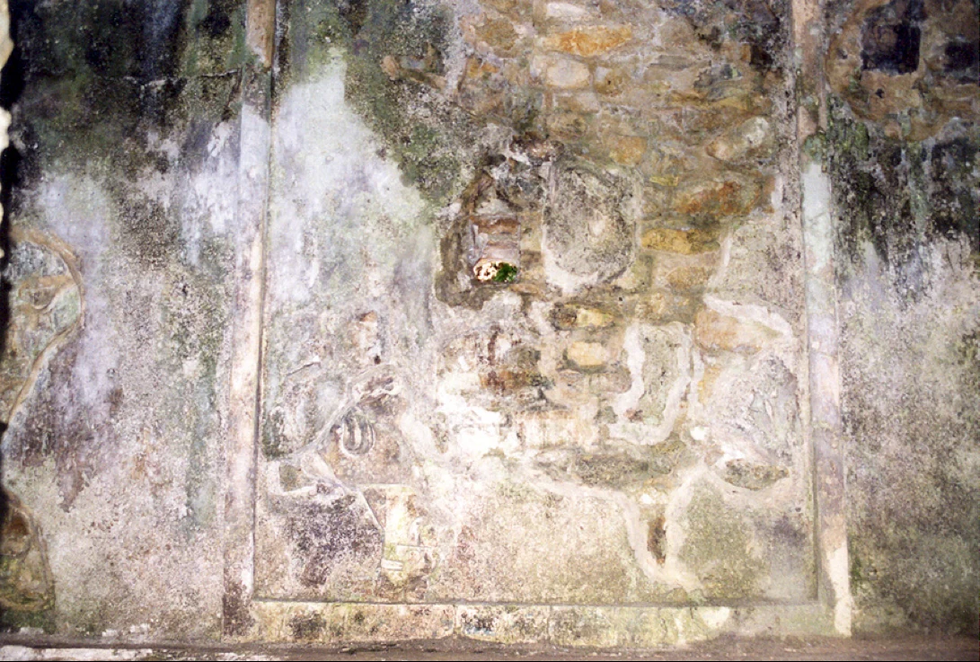 Historische Dokumentation: Heutiger Zustand – erhaltenes Stuckrelief
