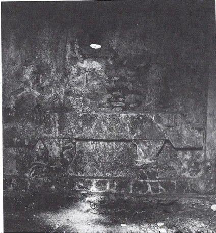 Historische Dokumentation: Heutiger Zustand – erhaltene Details des Reliefs